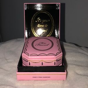 Too Faced Diamond Light Highlighter